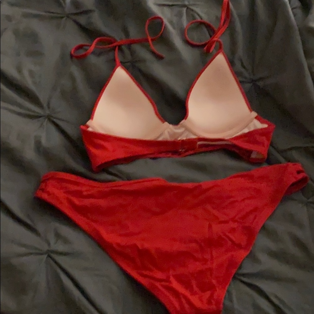 Red bikini - Picture 6 of 7
